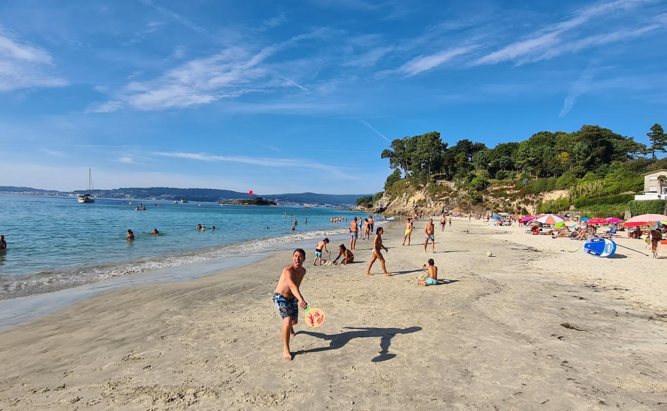 Foto de Playa de Lapamán con arena fina blanca superficie