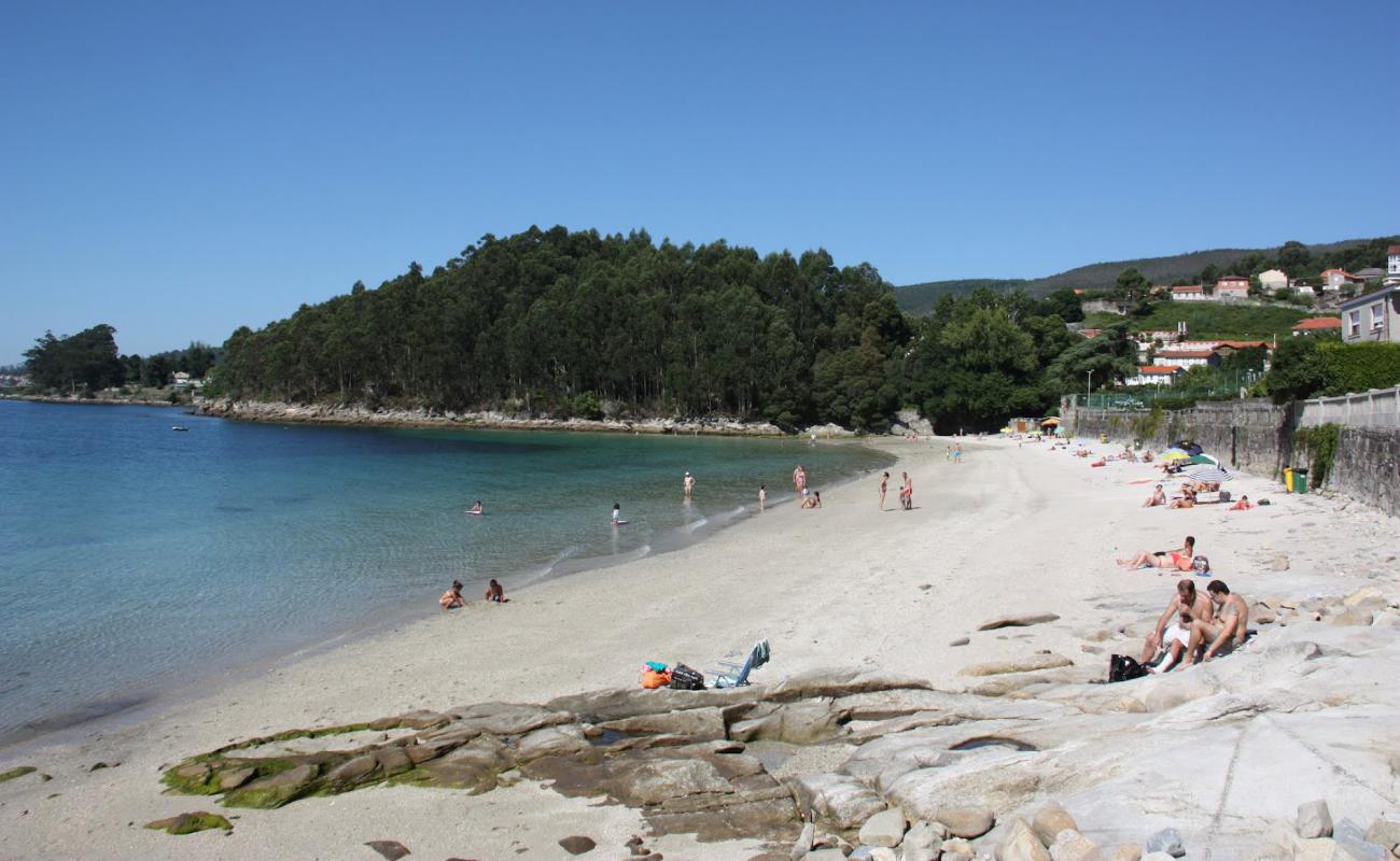 Foto de Praia de Chancelas con arena blanca superficie