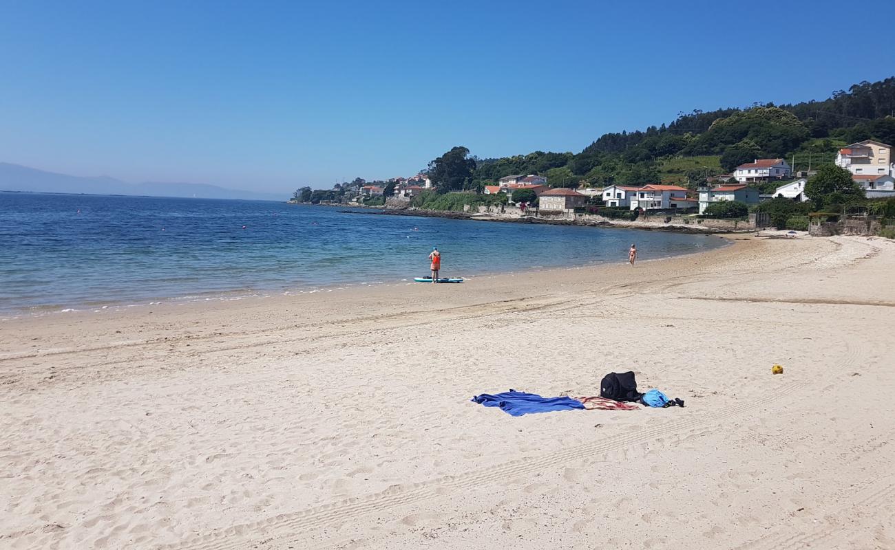 Foto de Praia Samieira con arena blanca superficie