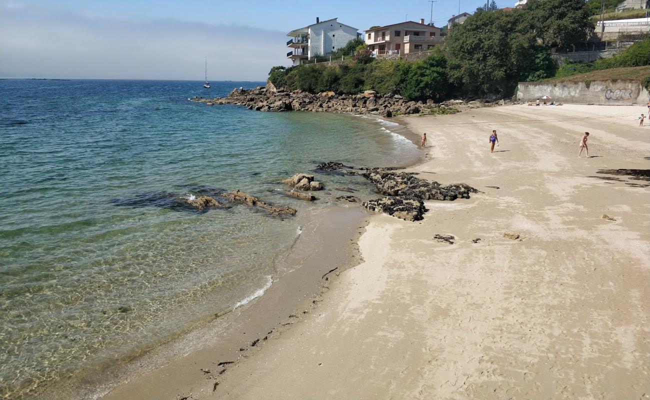 Foto de Praia de Fontemaior con arena blanca superficie