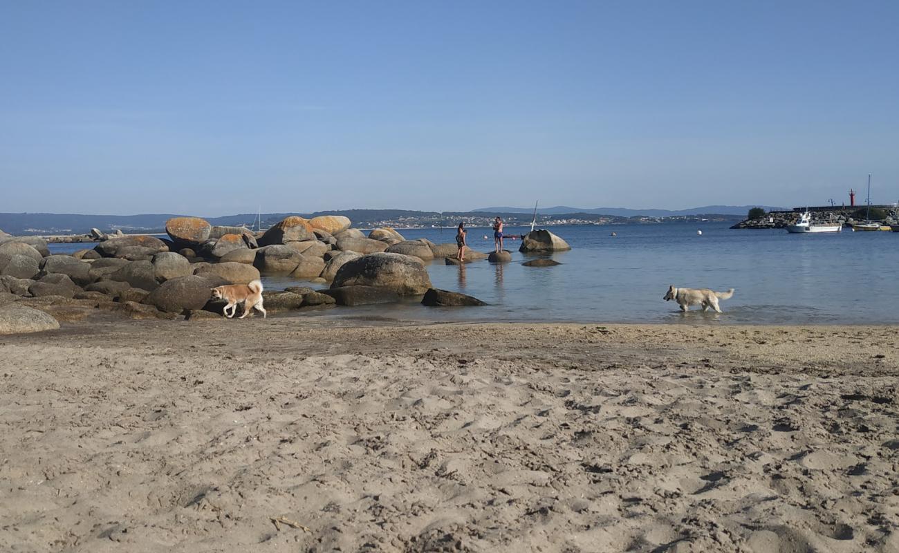 Foto de Playa perro O Espiño con arena brillante superficie