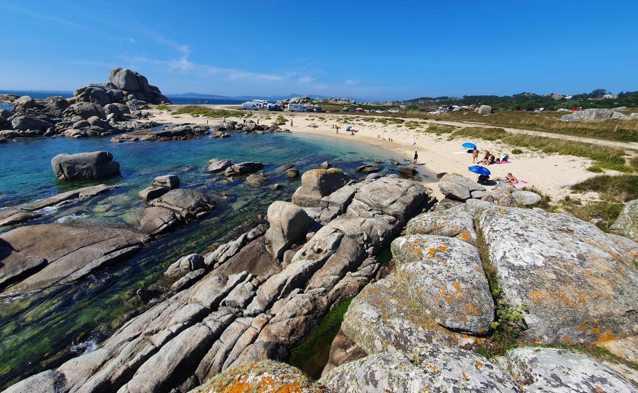 Foto de Praia do Con con arena brillante superficie