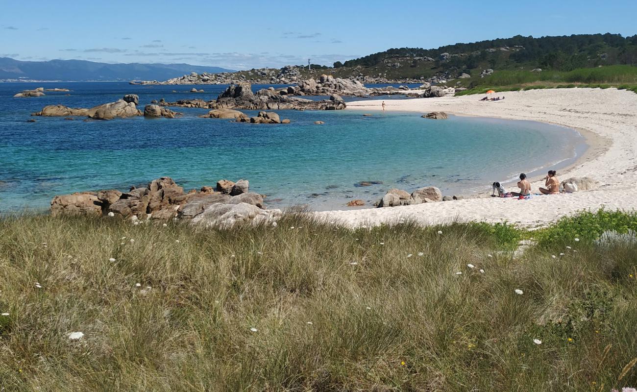 Foto de Praia de Borreiro con arena blanca superficie