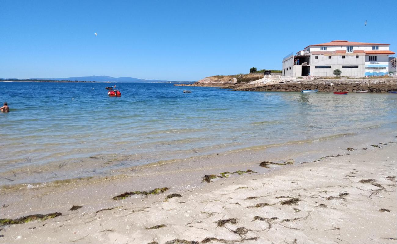 Foto de Praia de Conroibo con arena blanca superficie