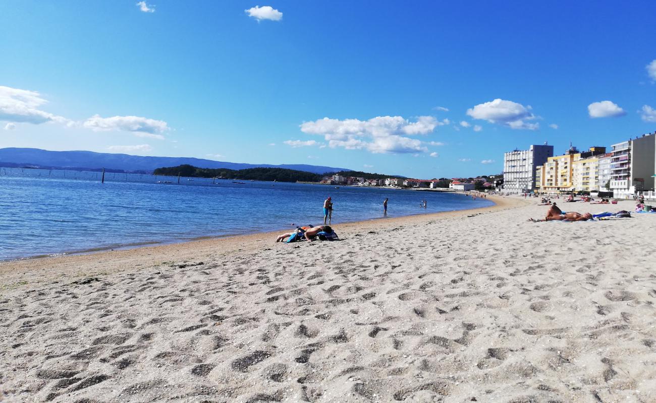 Foto de Praia de Compostela con arena brillante superficie