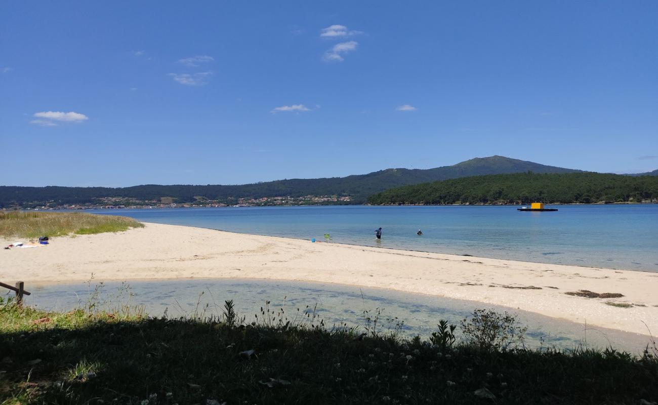 Foto de Praia de Testal con arena blanca superficie