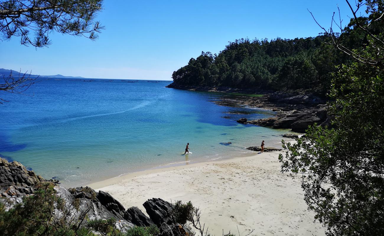 Foto de Praia de Area Triga con arena fina blanca superficie