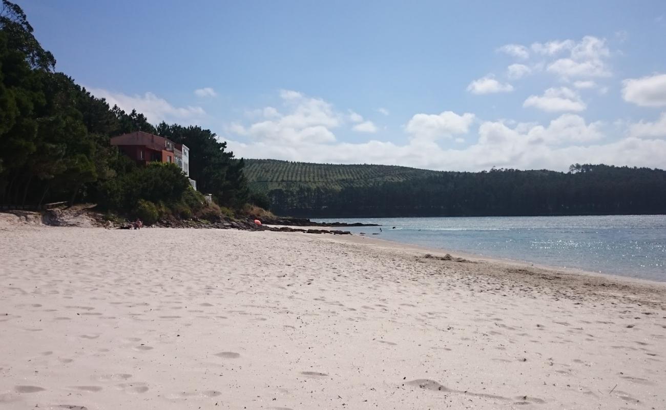 Foto de Playa de Lingunde con arena blanca superficie