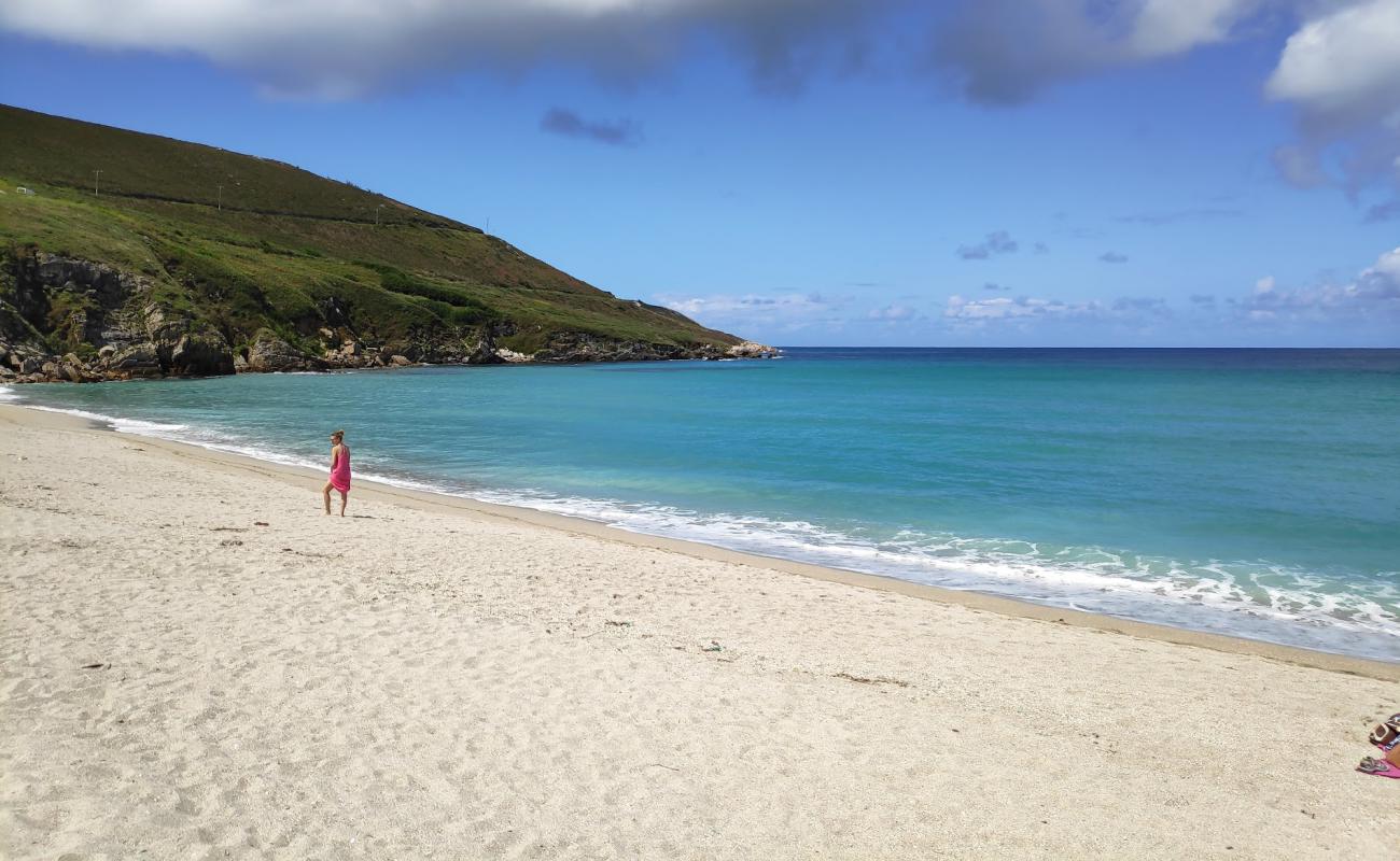 Foto de Praia de Seaia con arena blanca superficie