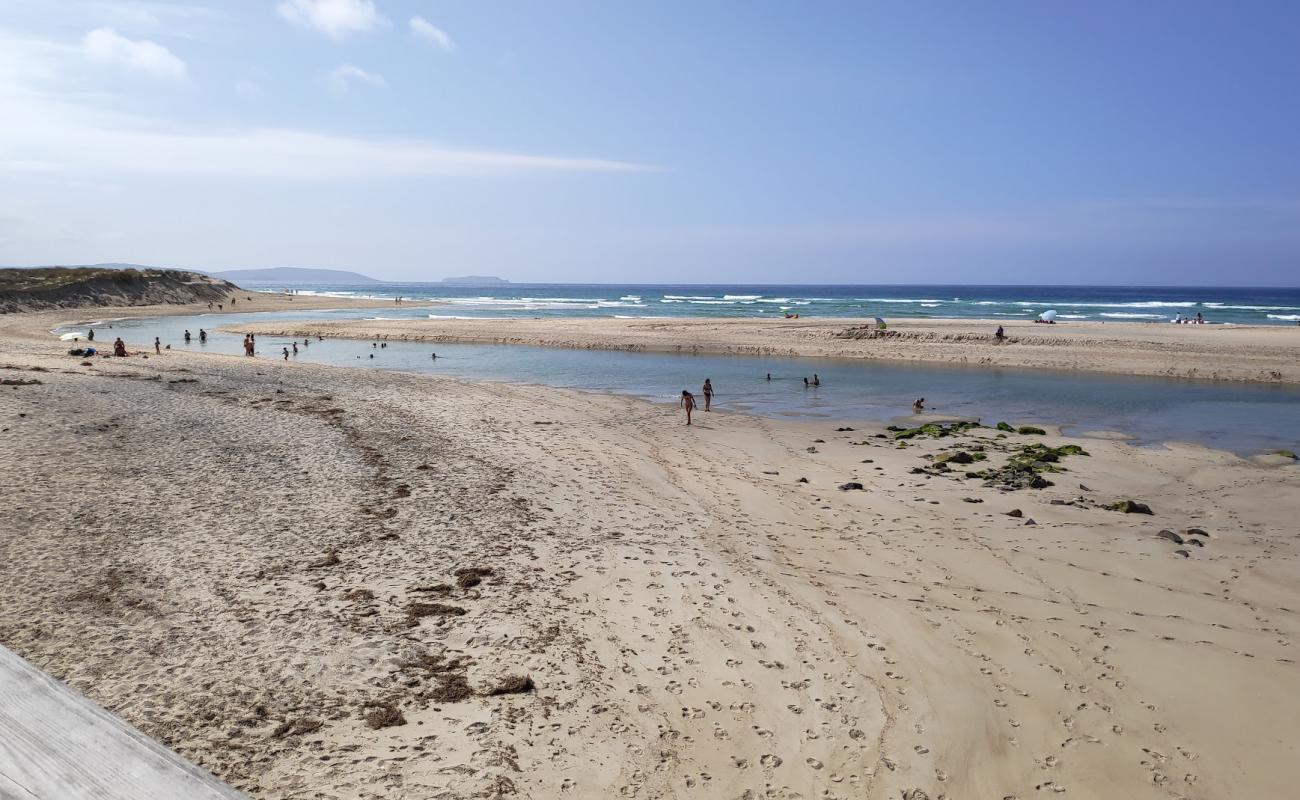 Foto de Praia de Baldaio con arena blanca superficie