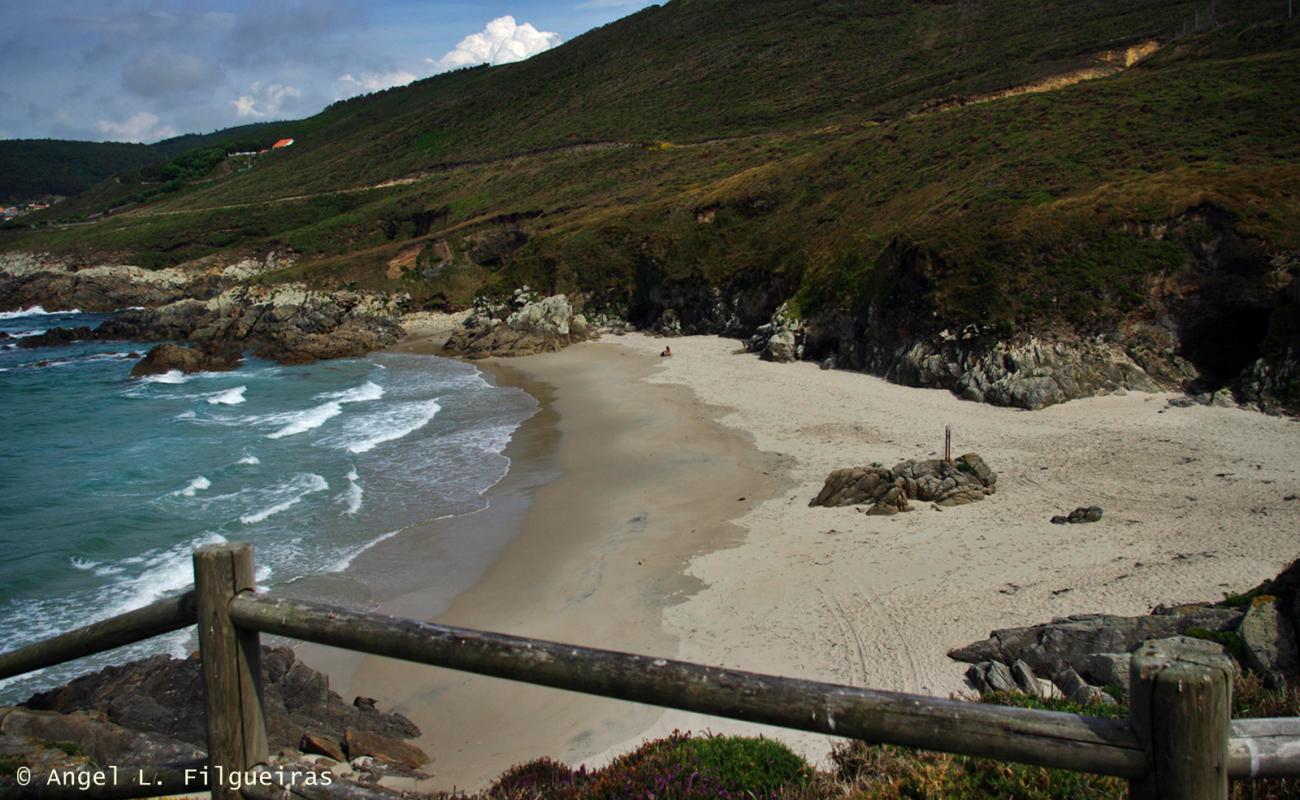 Foto de Playa de Arnela con arena blanca superficie