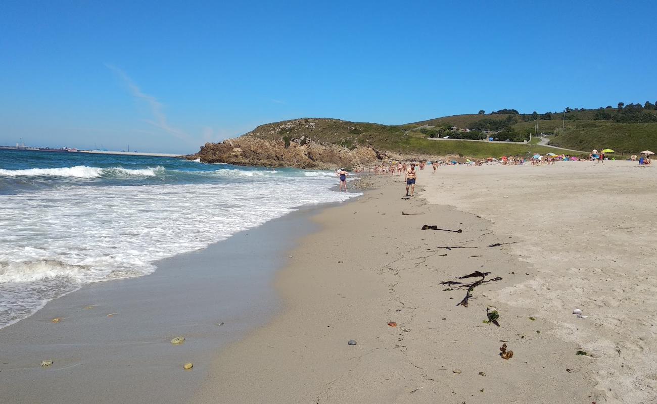 Foto de Praia de Valcobo con arena blanca superficie