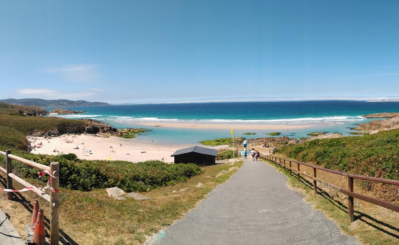 Foto de Praia de Repibelo con arena blanca superficie