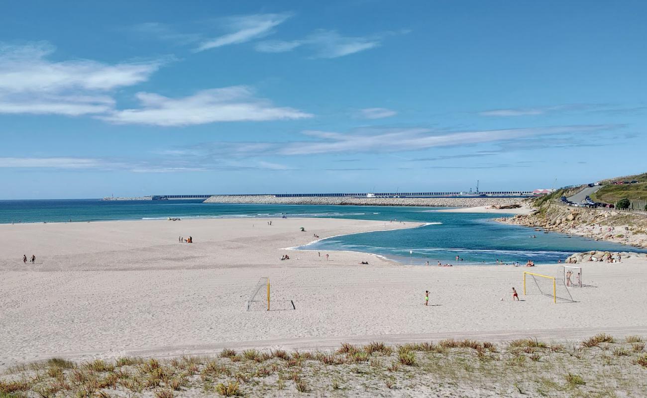 Foto de Praia de Sabon con arena blanca superficie