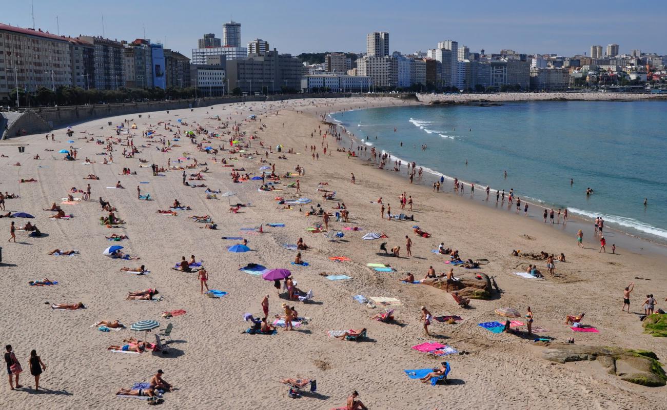 Foto de Playa del Orzan con arena fina blanca superficie