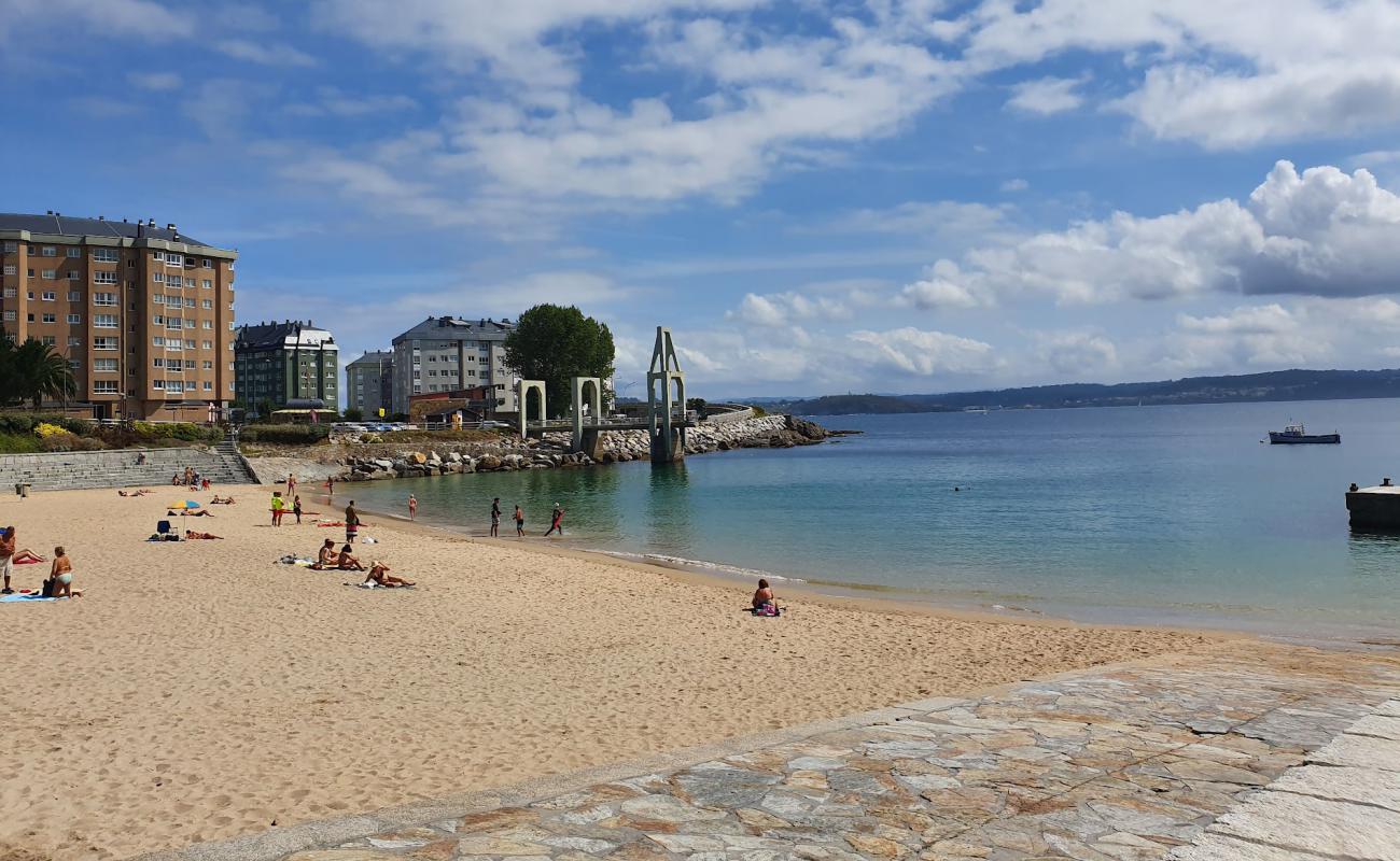 Foto de Praia de Adormideiras con arena blanca superficie