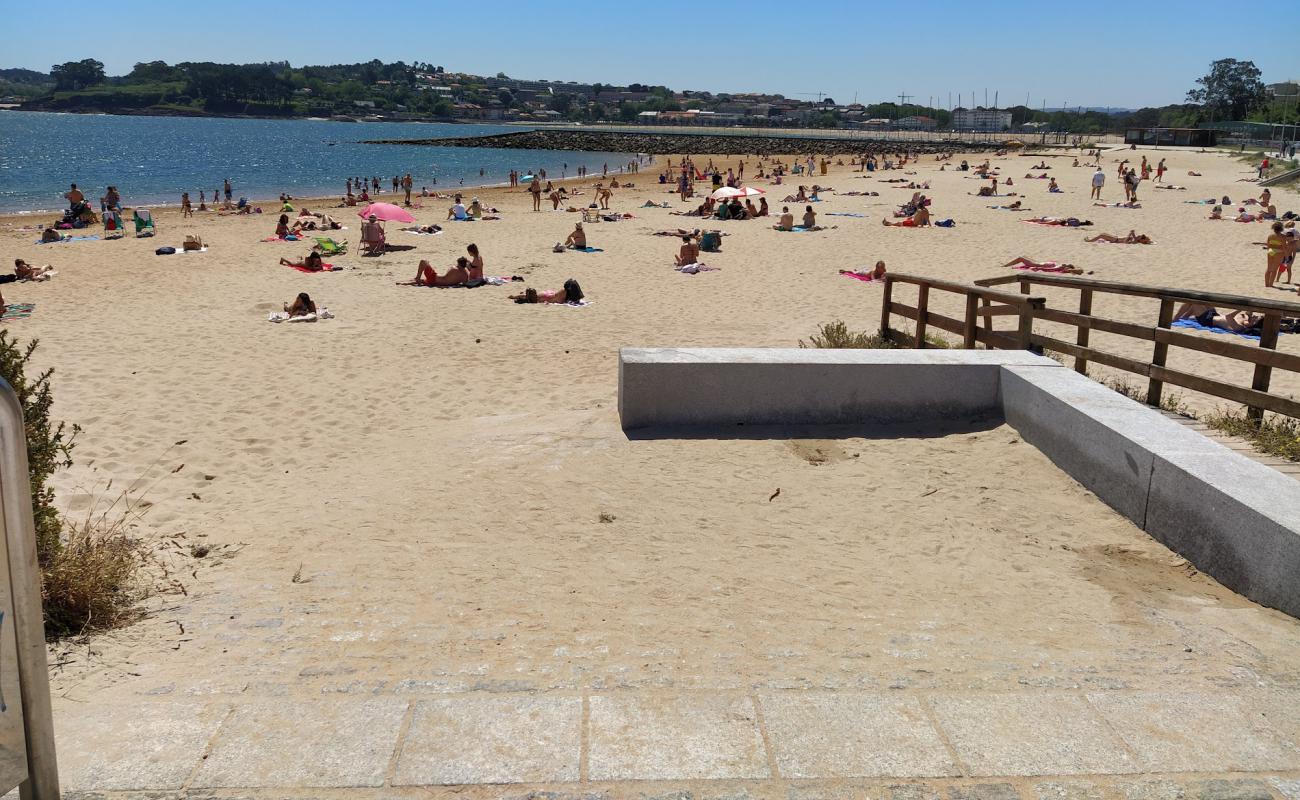 Foto de Playa de Oza con arena brillante superficie