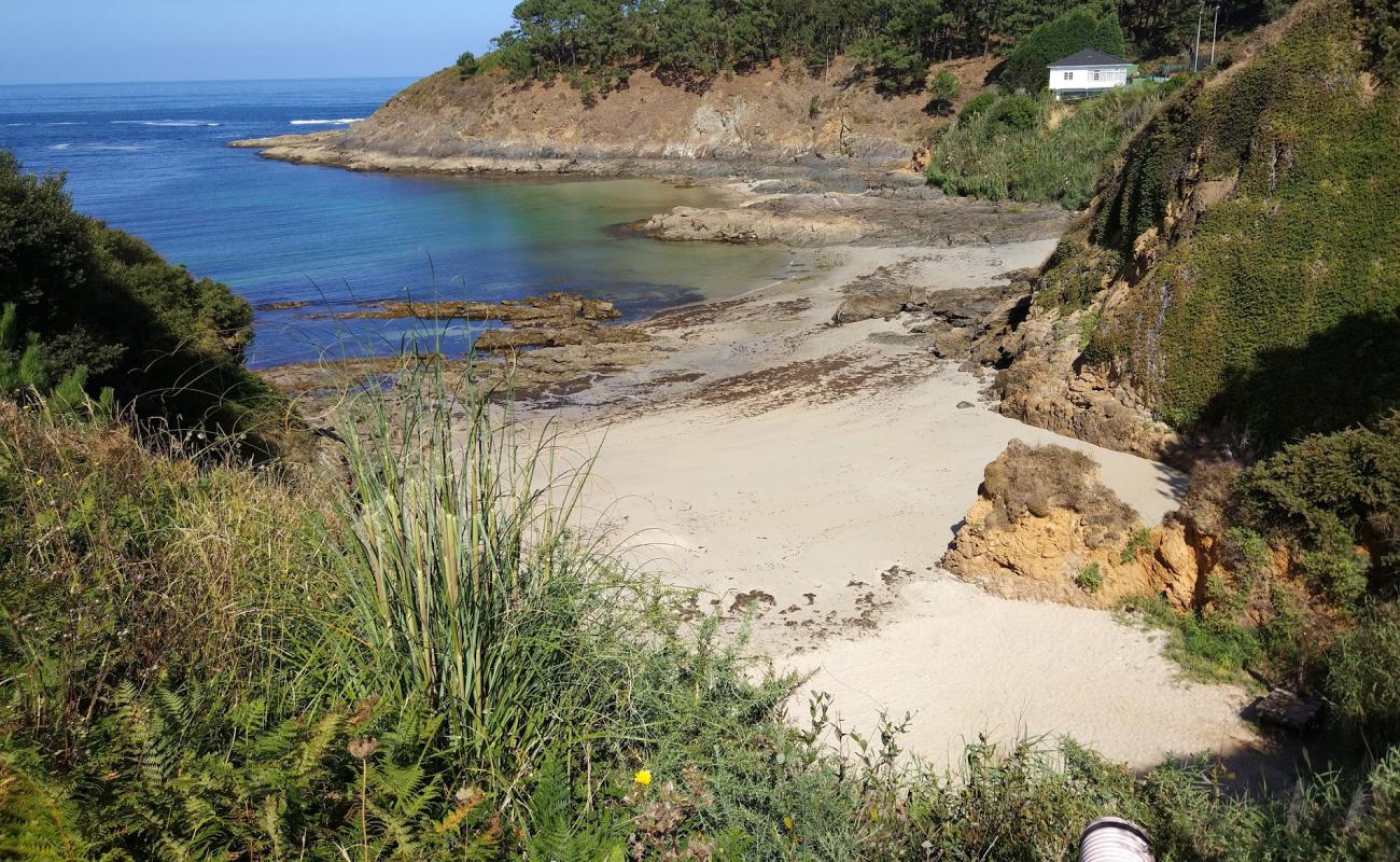 Foto de Praia de Canabal con arena blanca superficie