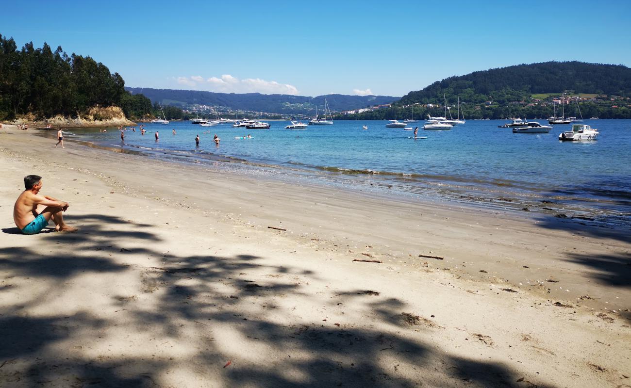 Foto de Playa de Limodre con arena blanca superficie