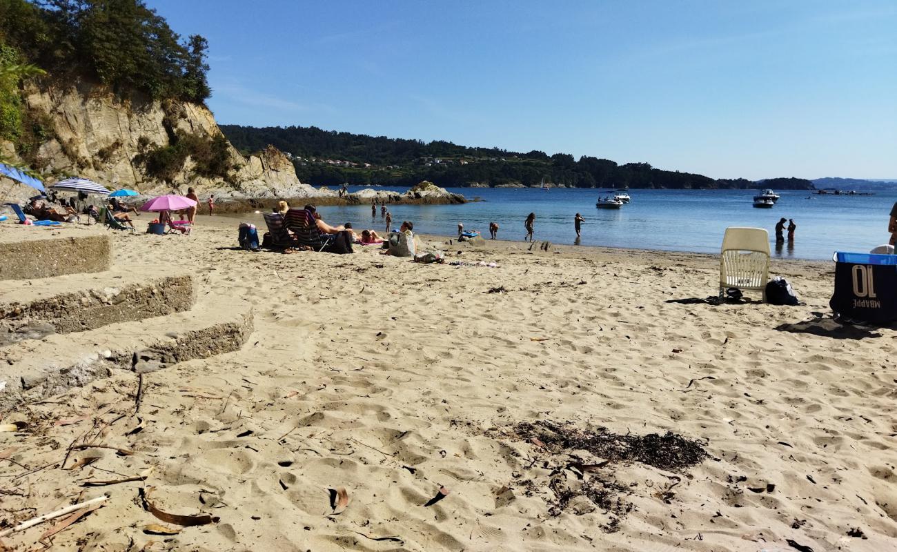 Foto de Praia de Sabadelle con arena blanca superficie