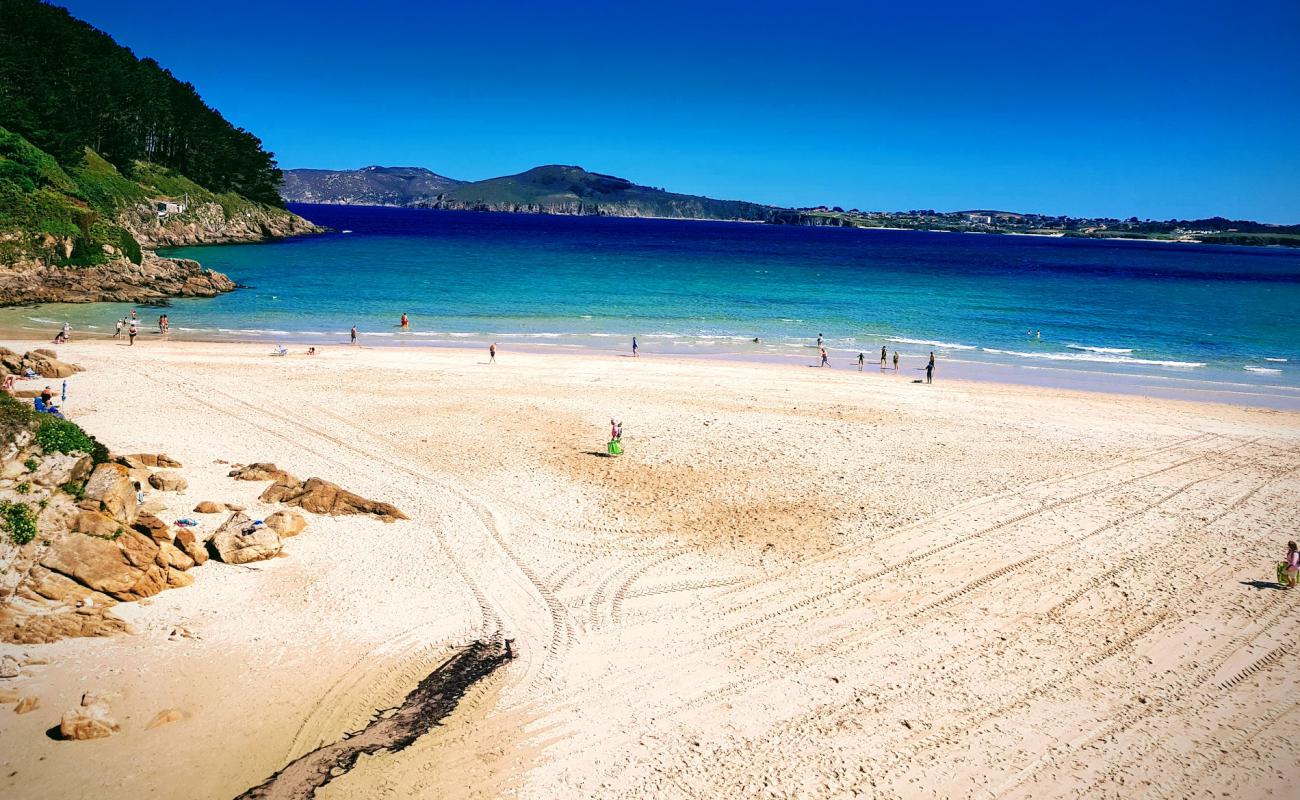 Foto de Praia de San Xurxo con arena fina blanca superficie