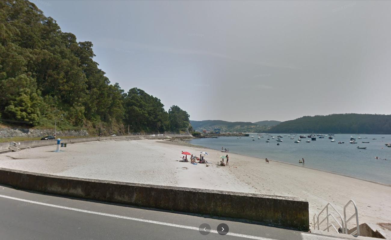 Foto de Praia de Area Longa con agua cristalina superficie