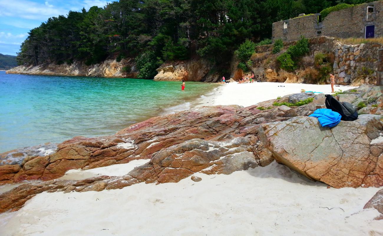 Foto de Playa de Kaolin con arena fina blanca superficie