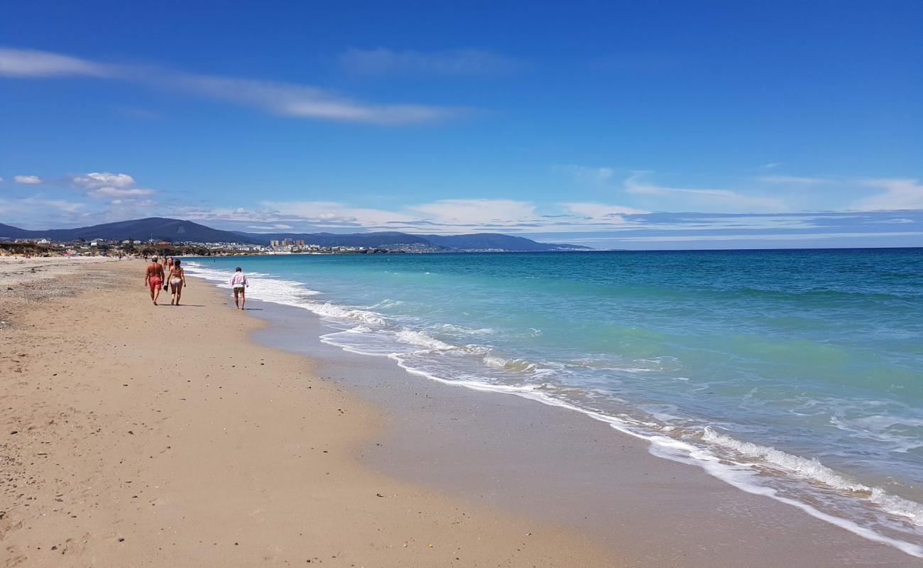 Foto de Praia de Coto con arena brillante superficie