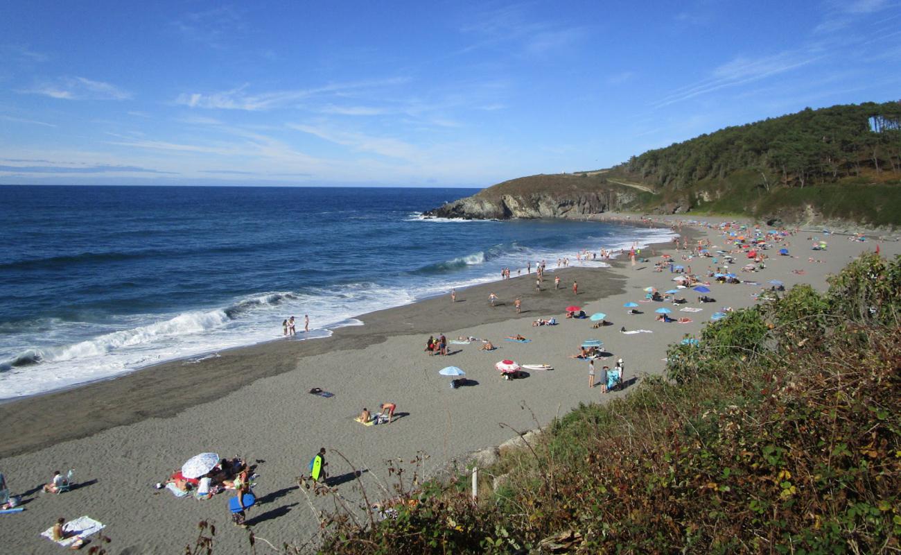 Foto de Playa de Navia con arena brillante superficie