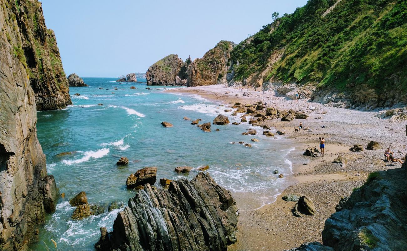 Foto de Playa la Barquera con guijarro gris superficie