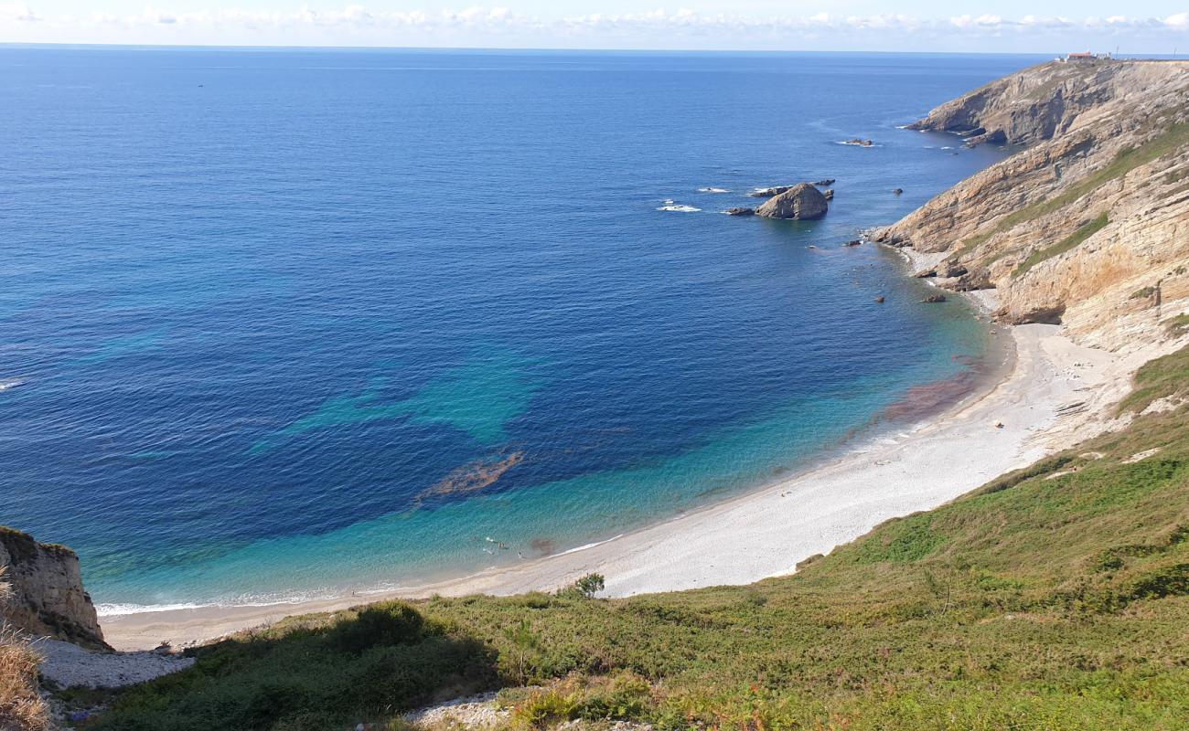 Foto de Playa de la Cueva con guijarro ligero superficie