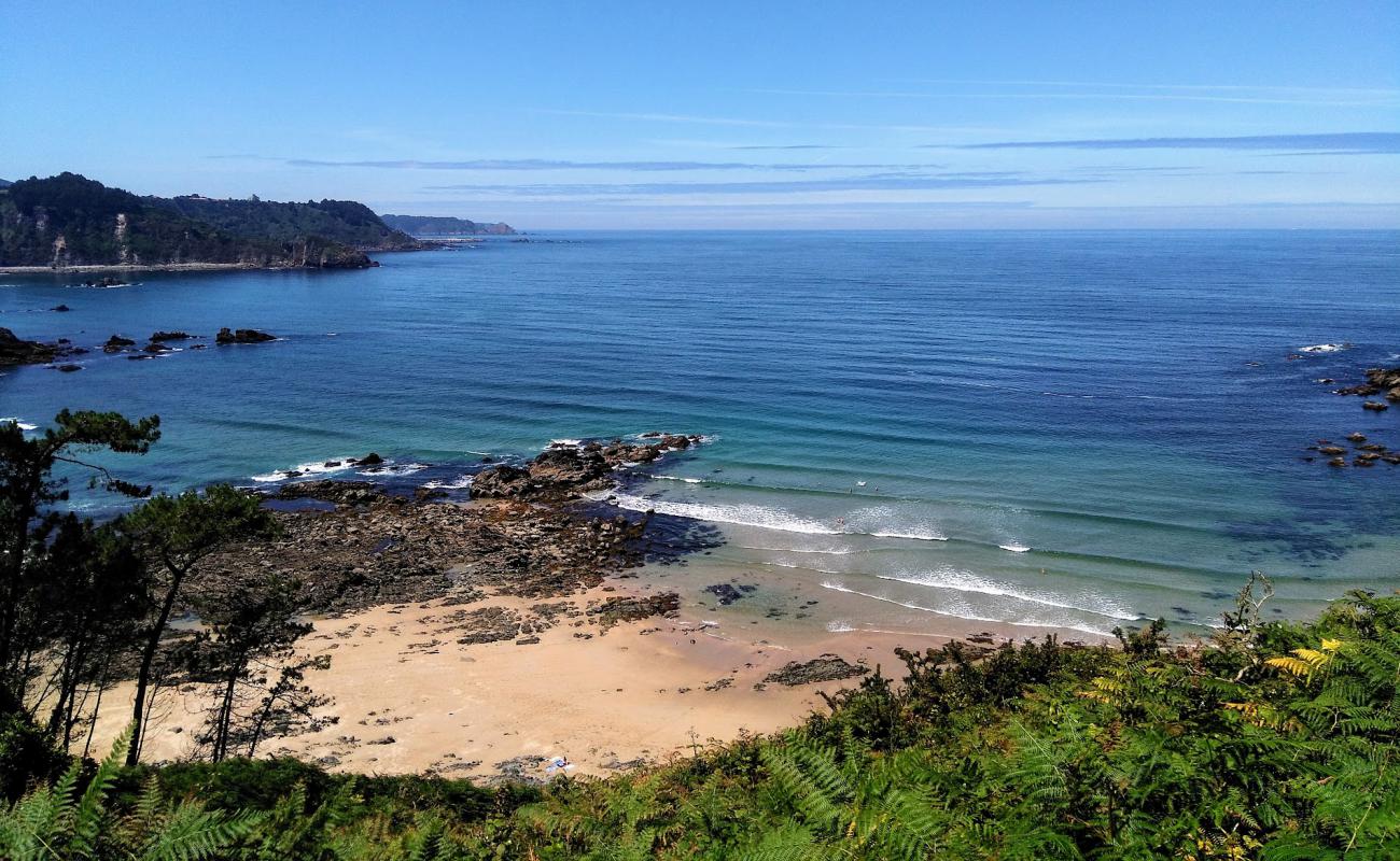 Foto de Playas de Xan-Xún con arena fina y guijarros superficie