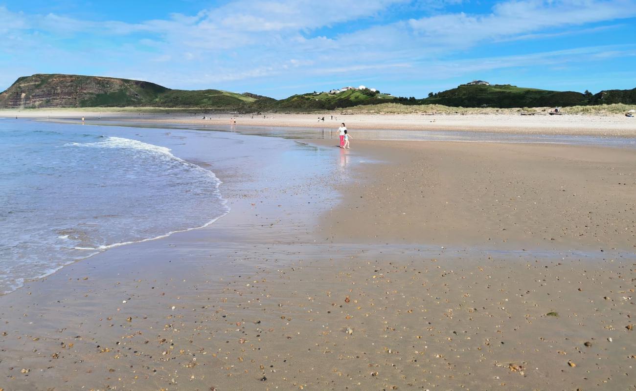 Foto de Playa de Xago con arena brillante superficie