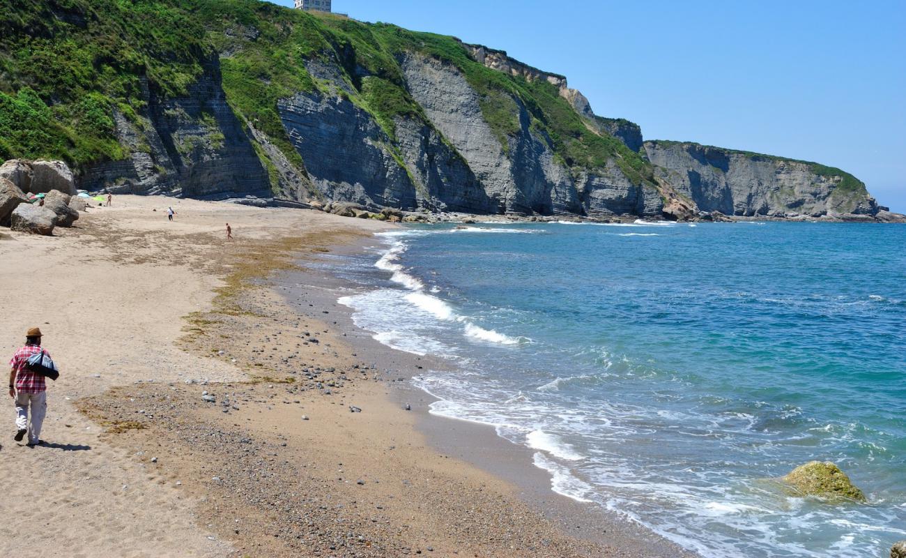 Foto de Playa de Serín con arena gris y guijarros superficie