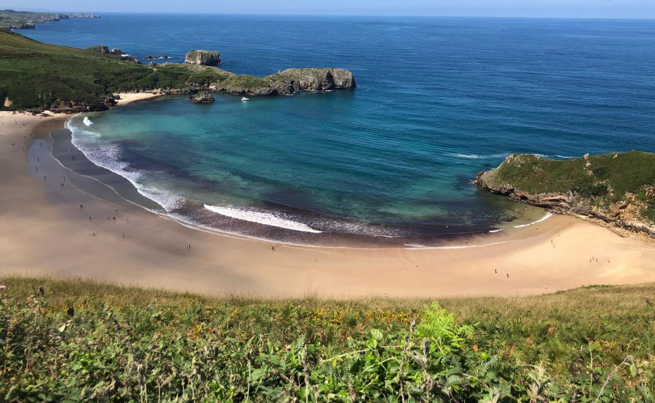 Foto de Playa de Torimbia con arena blanca superficie