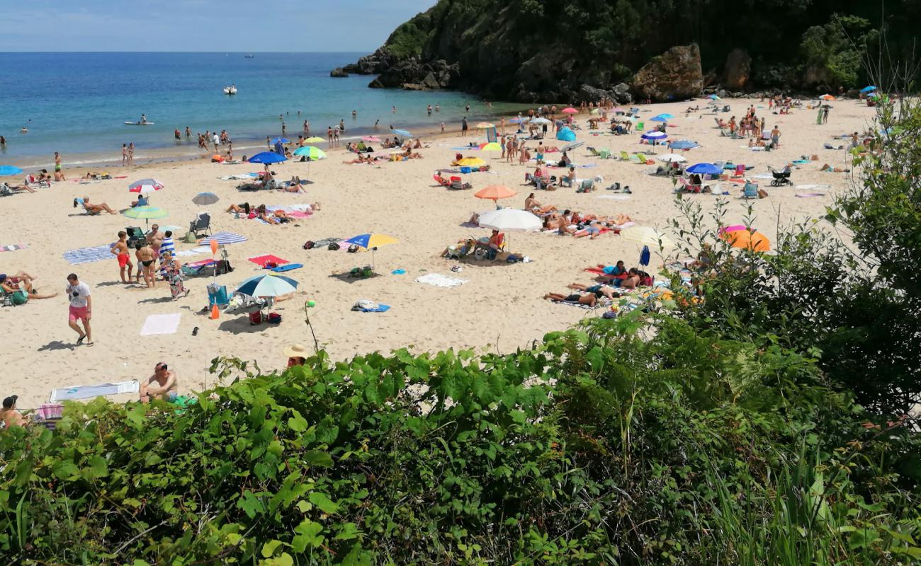 Foto de Playa de Toranza con arena fina blanca superficie