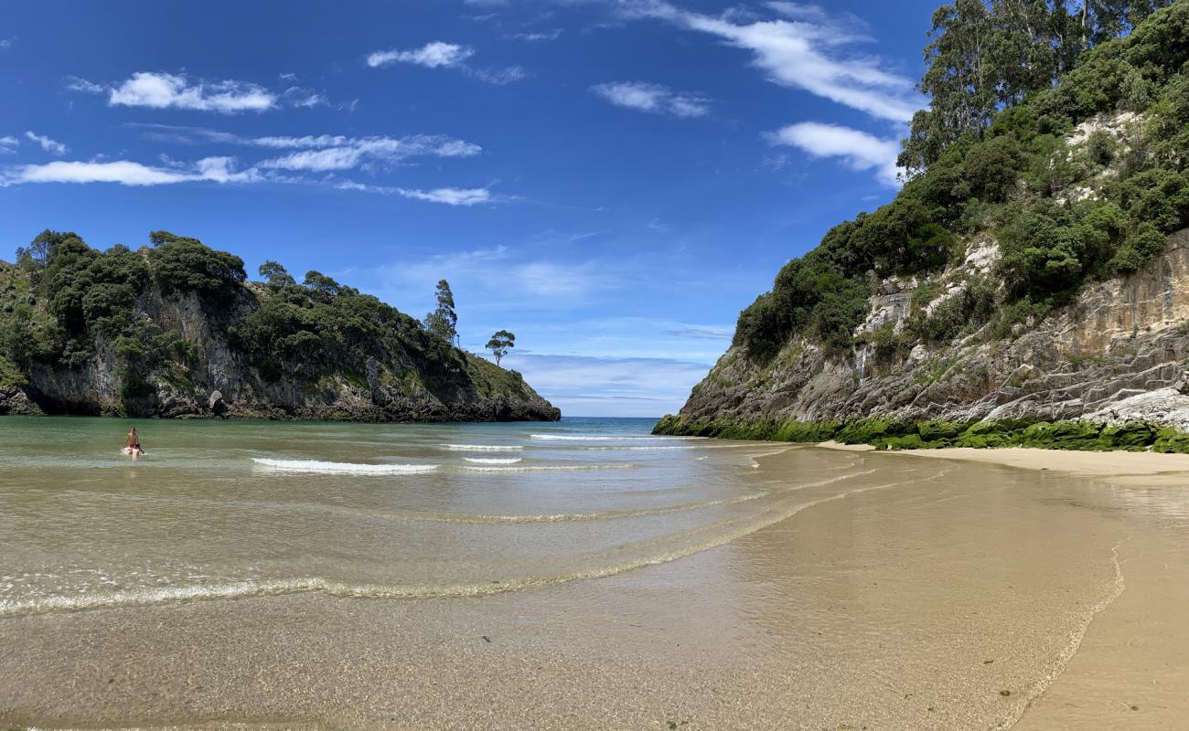 Foto de Pechon Playa con arena fina y guijarros superficie