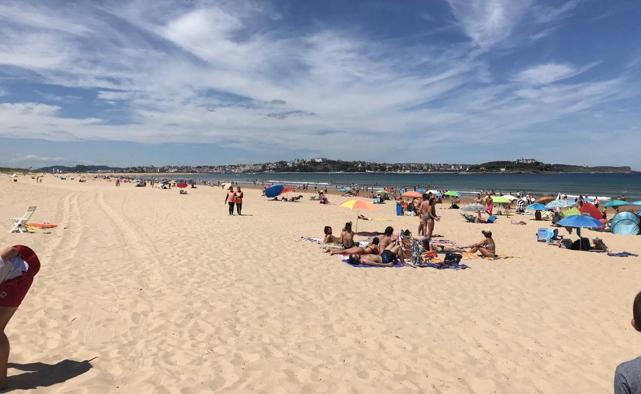 Foto de Playa de Somo con arena brillante superficie