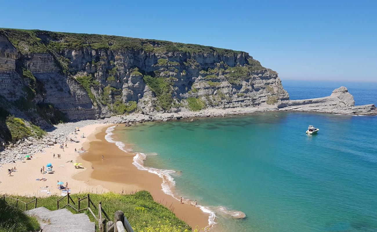 Foto de Playa de Langre con arena brillante superficie