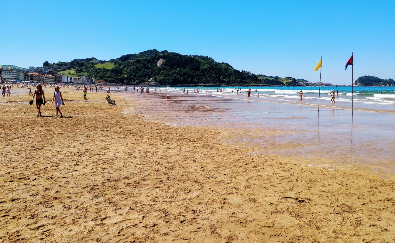 Foto de Zarautz Hondartza con arena fina oscura superficie