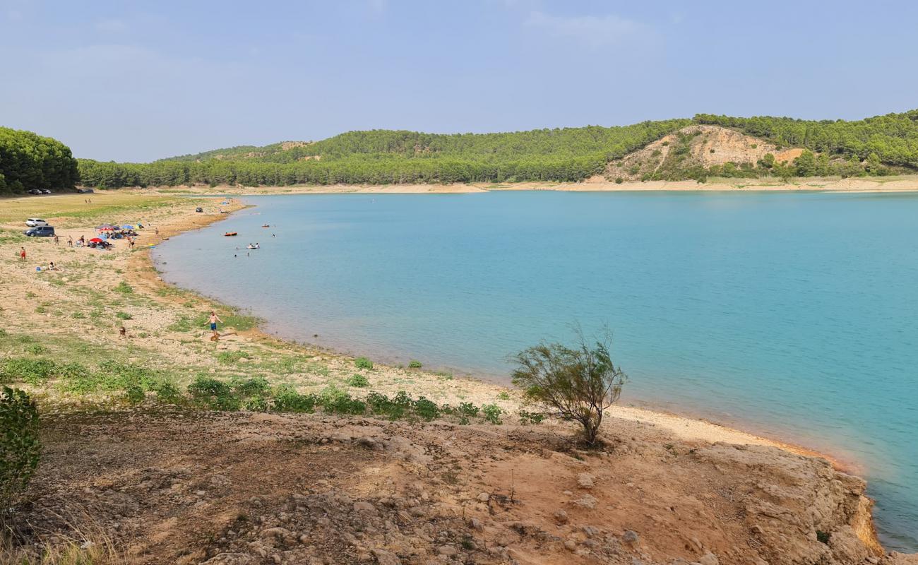 Foto de Playa de onda con arena fina y guijarros superficie