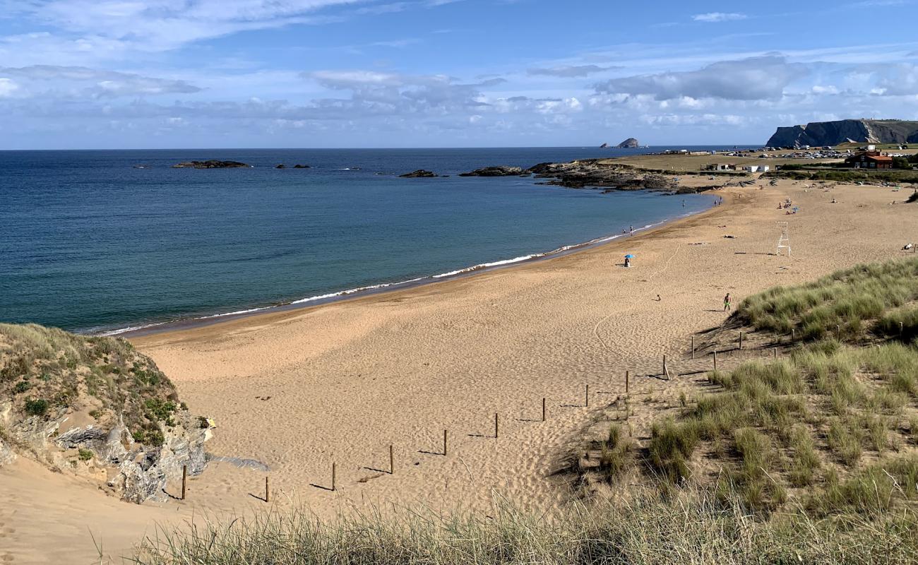 Foto de Playa de Verdicio con arena brillante superficie