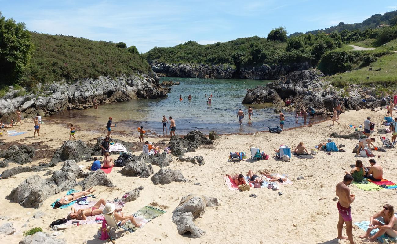 Foto de Playa de Cobijero con guijarro gris superficie