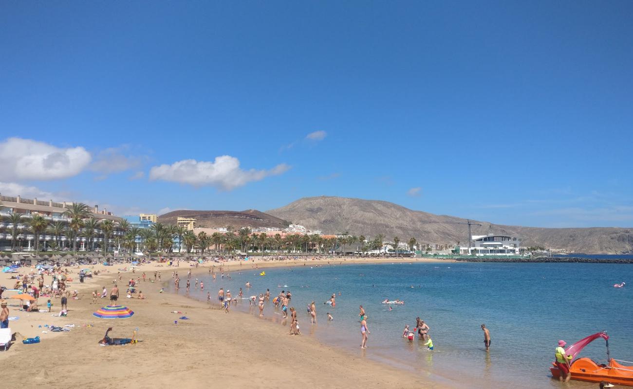 Foto de Playa de las Americas con arena brillante superficie