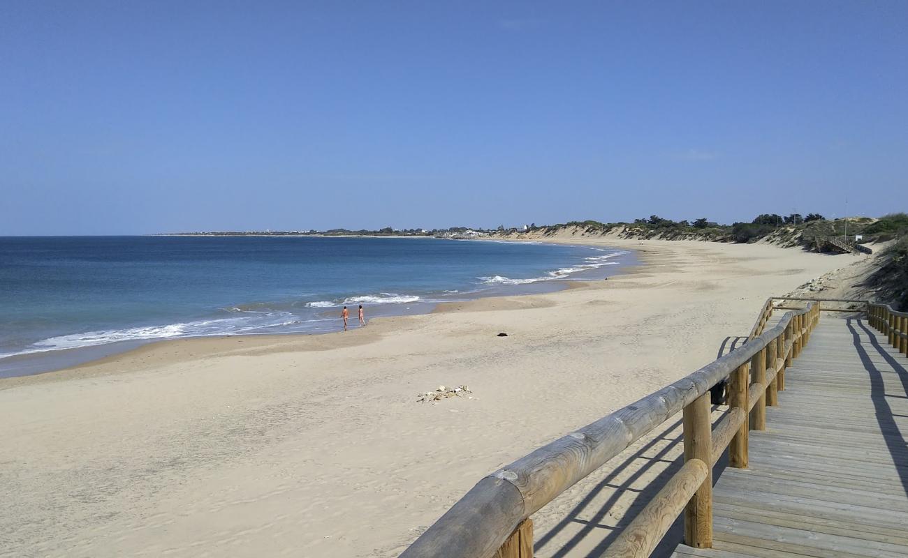 Foto de Playa Rota con arena brillante superficie