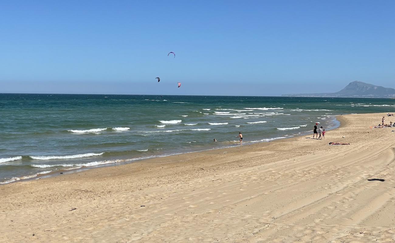 Foto de Playa De Piles con arena brillante superficie