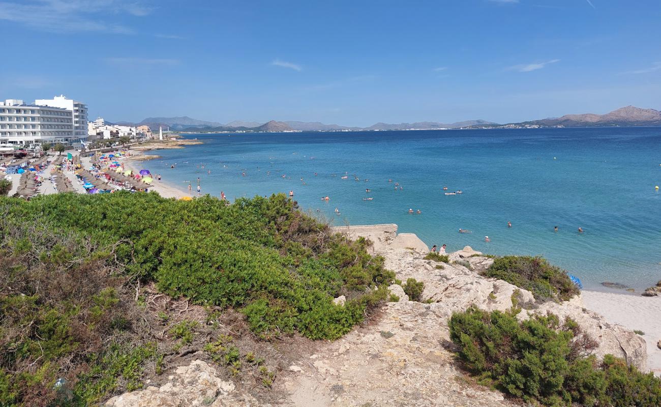 Foto de Son Baulo Beach con arena gris superficie