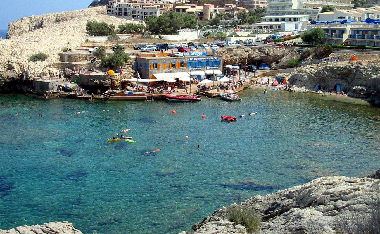 Foto de Cala Lliteras con guijarro fino gris superficie