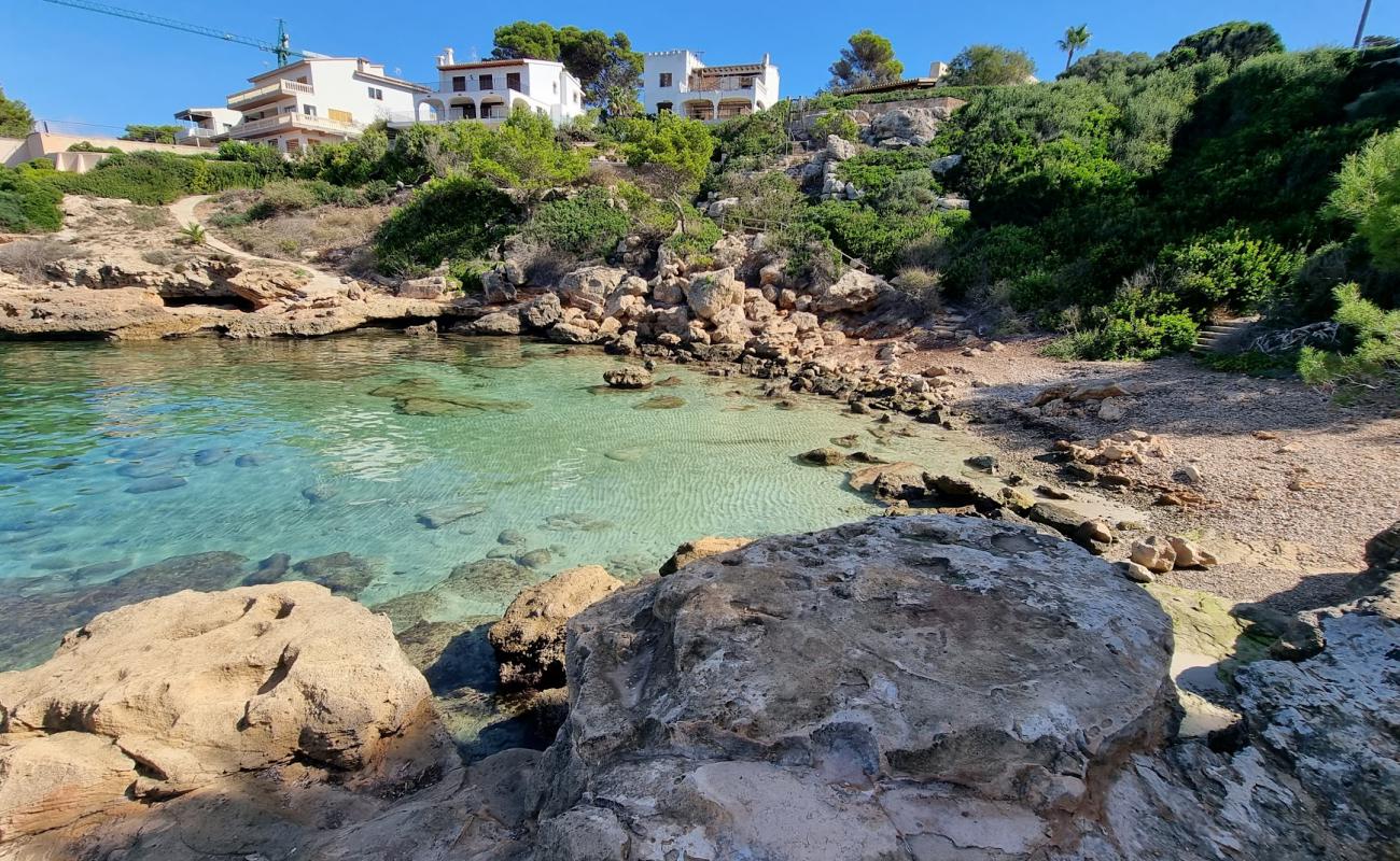 Foto de Cala de ses Lleonardes con piedra superficie