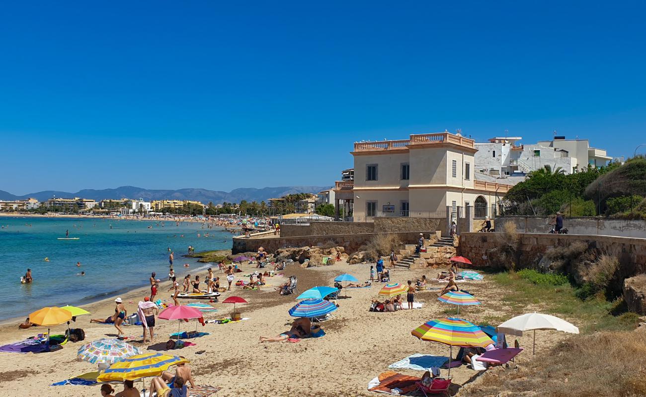 Foto de Penyo Beach con arena brillante superficie